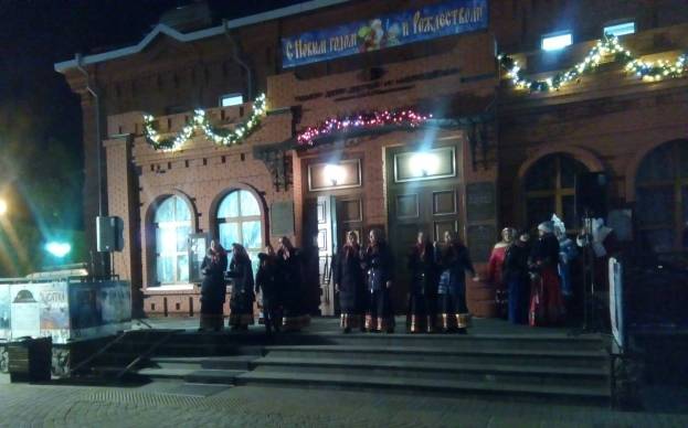 Сегодня 7.01.2020 г. учащиеся нашей школы приняли активное участие в праздничном концерте «Светлое Рождество», который проходил на Театральной площади г.Старый Оскол.