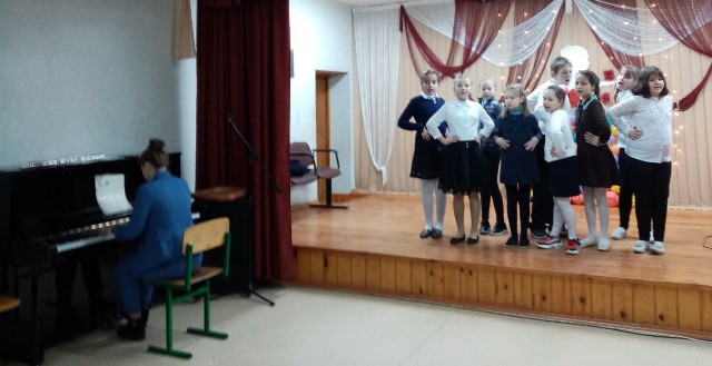 7 марта 2020 года учащимися и преподавателями МБУ ДО «ДШИ с.Федосеевка» была организована праздничная выставка детских рисунков «Семья глазами ребенка».  