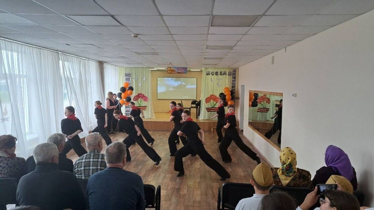 Праздничный концерт, посвящённый 80-летию Победы и организованный для тружеников тыла и детей войны.